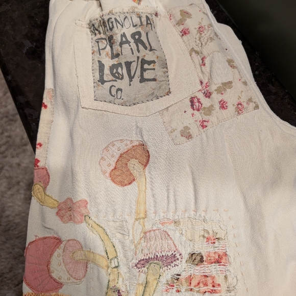 Magnolia Pearl mushroom miners - Picture 6 of 9